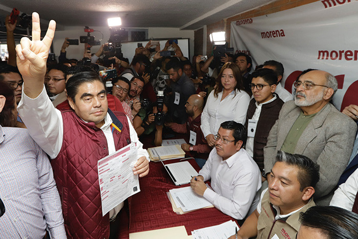 Barbosa se registra como precandidato por la gubernatura Municipios Puebla