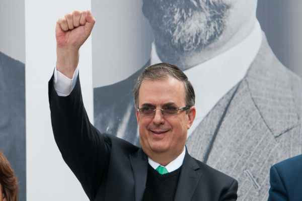 Marcelo Ebrard se destapa para el 2024